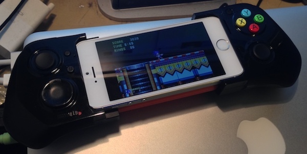 iPhone 5s inside the MOGA Ace Power